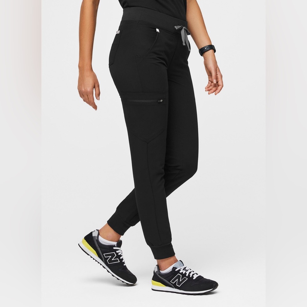 FIGS Zamora Jogger Scrub Pants - Size M petite, women black